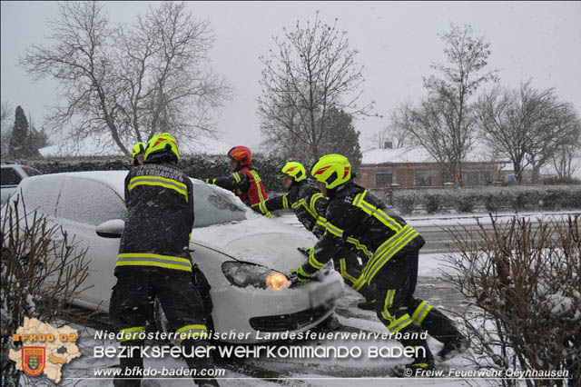 20190103 Verkehrsunfall bei Schneetreiben in Oeynhausen  Foto:  Freiwillige Feuerwehr Oeynhausen