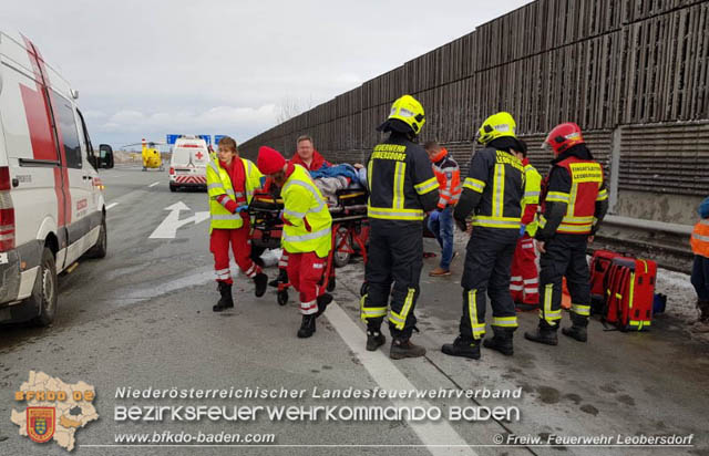 20190104 Autobahnsperre nach Verkehrsunfall auf der A2 zwischen Kottingbrunn und Bad Vöslau  Foto: © Freiwillige Feuerwehr Leobersdorf