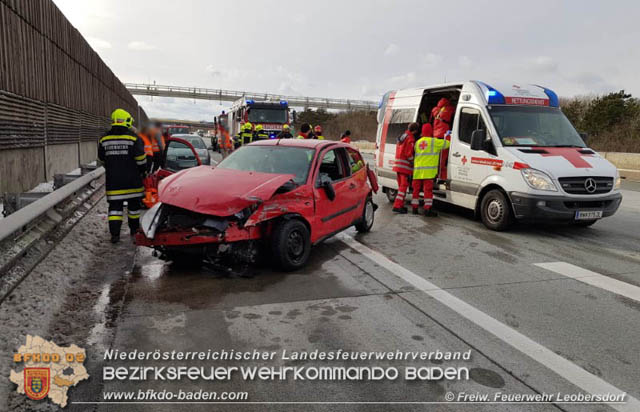 20190104 Autobahnsperre nach Verkehrsunfall auf der A2 zwischen Kottingbrunn und Bad Vöslau  Foto: © Freiwillige Feuerwehr Leobersdorf