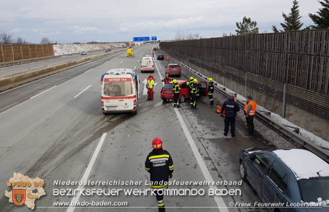 20190104 Autobahnsperre nach Verkehrsunfall auf der A2 zwischen Kottingbrunn und Bad Vöslau  Foto: © Freiwillige Feuerwehr Leobersdorf