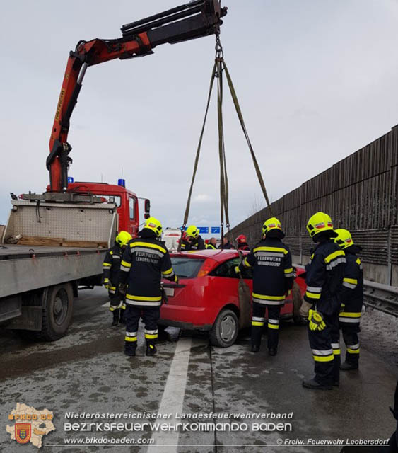 20190104 Autobahnsperre nach Verkehrsunfall auf der A2 zwischen Kottingbrunn und Bad Vöslau  Foto: © Freiwillige Feuerwehr Leobersdorf