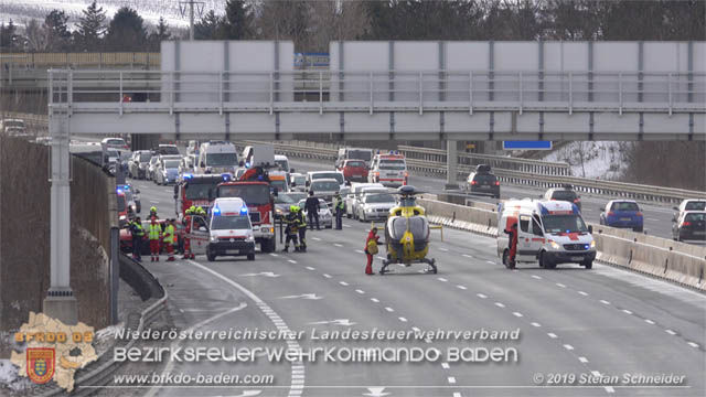 20190104 Autobahnsperre nach Verkehrsunfall auf der A2 zwischen Kottingbrunn und Bad Vslau  Foto:  Stefan Schneider