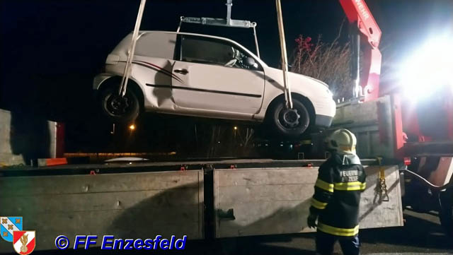 20190106 Verkehrsunfall im Ortsgebiet von Enzesfeld  Foto:  FF Enzesfeld