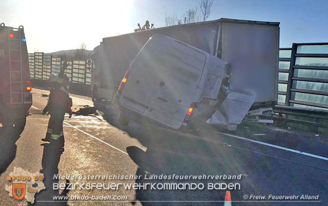 20190223 Verkehrsunfall auf der A21 zwischen Hochstra und Alland im Gemeindegebiet Klausen-Leopoldsdorf  Foto:  Thomas Hohlaschgwandtner