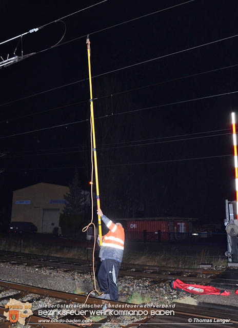 20190315 Fahrzeuglenker landete mit seinem Fahrzeug auf den Bahngleisen der Pottendorfer Linie Foto: © Thomas Lenger 20190315 Fahrzeuglenker landete mit seinem Fahrzeug auf den Bahngleisen der Pottendorfer Linie Foto: © Thomas Lenger
