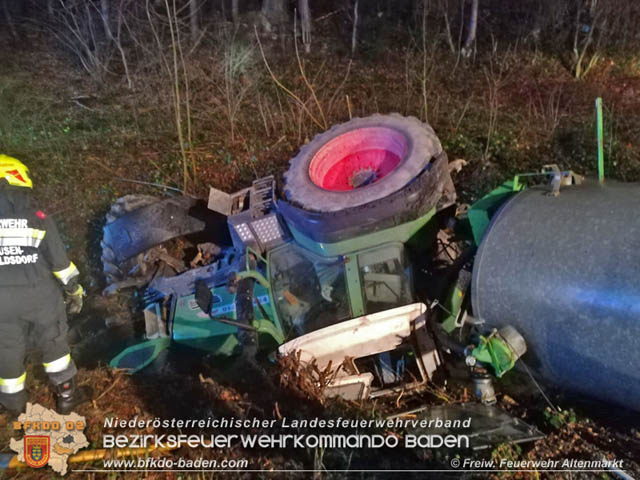 20190328 Schwerer Unfall mit Traktor-Gespann auf der L127 bei St. Corona am Schpfl  Foto:  FF Altenmarkt a.d.Triesting