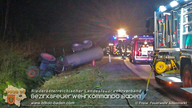 20190328 Schwerer Unfall mit Traktor-Gespann auf der L127 bei St. Corona am Schpfl  Foto:  FF Altenmarkt a.d.Triesting