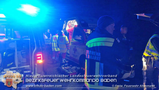 20190328 Schwerer Unfall mit Traktor-Gespann auf der L127 bei St. Corona am Schpfl  Foto:  FF Altenmarkt a.d.Triesting