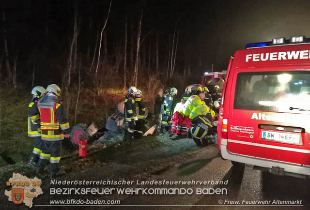 20190328 Schwerer Unfall mit Traktor-Gespann auf der L127 bei St. Corona am Schpfl  Foto:  FF Altenmarkt a.d.Triesting