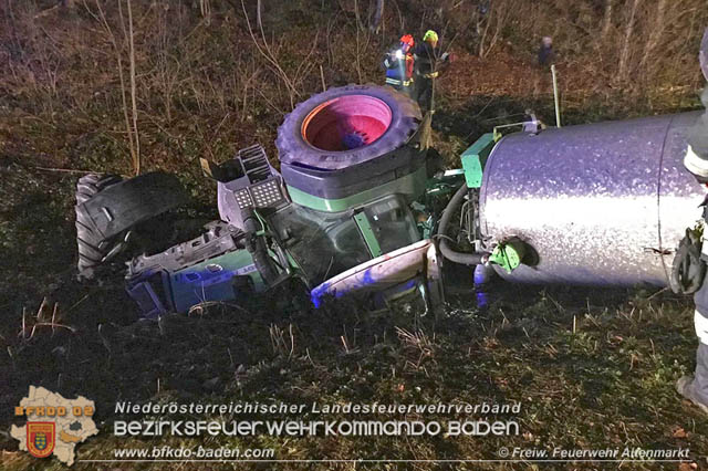 20190328 Schwerer Unfall mit Traktor-Gespann auf der L127 bei St. Corona am Schpfl  Foto:  FF Altenmarkt a.d.Triesting