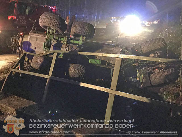 20190328 Schwerer Unfall mit Traktor-Gespann auf der L127 bei St. Corona am Schpfl  Foto:  FF Altenmarkt a.d.Triesting