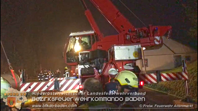 20190328 Schwerer Unfall mit Traktor-Gespann auf der L127 bei St. Corona am Schöpfl Foto: © FF Altenmarkt a.d.Triesting 20190328 Schwerer Unfall mit Traktor-Gespann auf der L127 bei St. Corona am Schöpfl Foto: © FF Altenmarkt a.d.Triesting