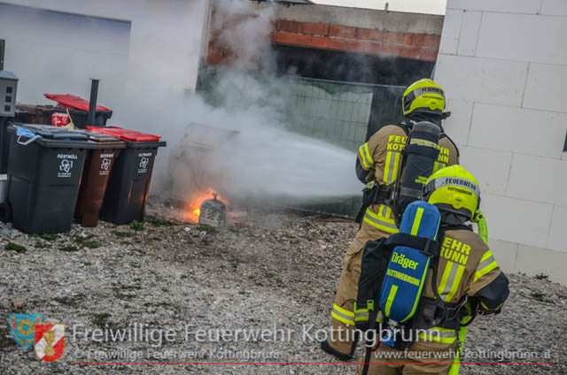 20190329 Brand einer Gasflasche in Kottingbrunn Foto: © Freiwillige Feuerwehr Kottingbrunn 20190329 Brand einer Gasflasche in Kottingbrunn Foto: © Freiwillige Feuerwehr Kottingbrunn