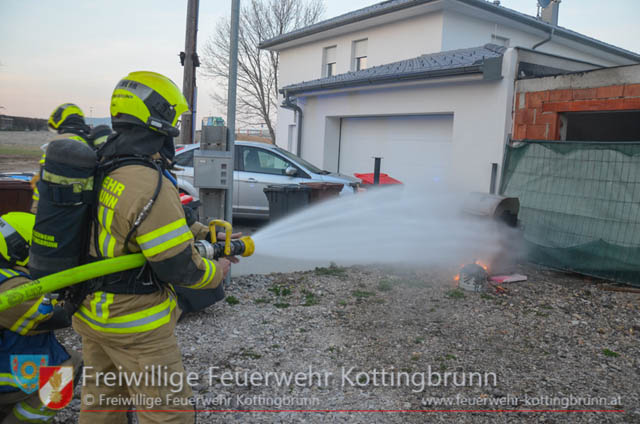 20190329 Brand einer Gasflasche in Kottingbrunn Foto: © Freiwillige Feuerwehr Kottingbrunn 20190329 Brand einer Gasflasche in Kottingbrunn Foto: © Freiwillige Feuerwehr Kottingbrunn