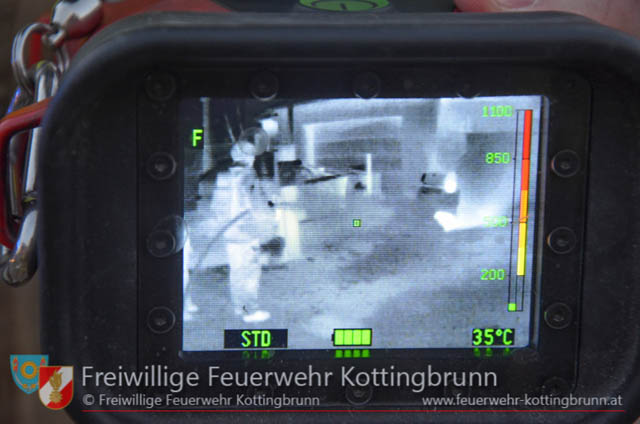 20190329 Brand einer Gasflasche in Kottingbrunn Foto: © Freiwillige Feuerwehr Kottingbrunn 20190329 Brand einer Gasflasche in Kottingbrunn Foto: © Freiwillige Feuerwehr Kottingbrunn