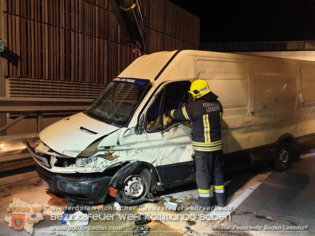20190330 Schwerer Verkehrsunfall auf der A2 Sdautobahn bei Bad Vslau  Foto:  Freiwillige Feuerwehr Baden-Leesdorf