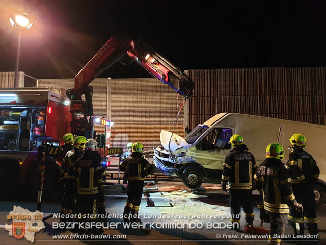 20190330 Schwerer Verkehrsunfall auf der A2 Sdautobahn bei Bad Vslau  Foto:  Freiwillige Feuerwehr Baden-Leesdorf