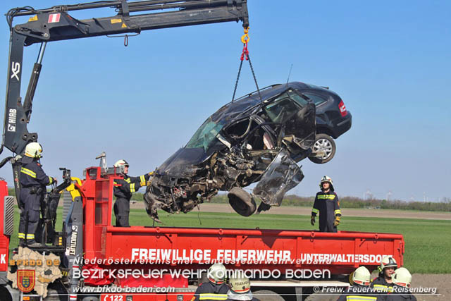 20190419 Schwerer Verkehrsunfall auf der L161 zwischen Reisenberg und Gramatneusiedl  Foto: © Freiwillige Feuerehr Reisenberg