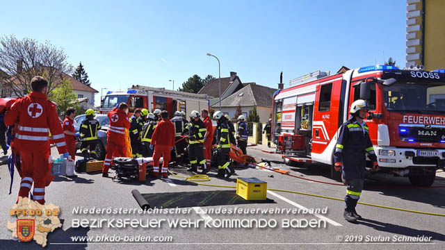 20190420 Schwerer Verkehrsunfall auf der LB212 im Ortsgebiet von Sooss Foto: © Stefan Schneider 20190420 Schwerer Verkehrsunfall auf der LB212 im Ortsgebiet von Sooss Foto: © Stefan Schneider