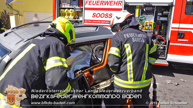 20190420 Schwerer Verkehrsunfall auf der LB212 im Ortsgebiet von Sooss  Foto:  Stefan Schneider