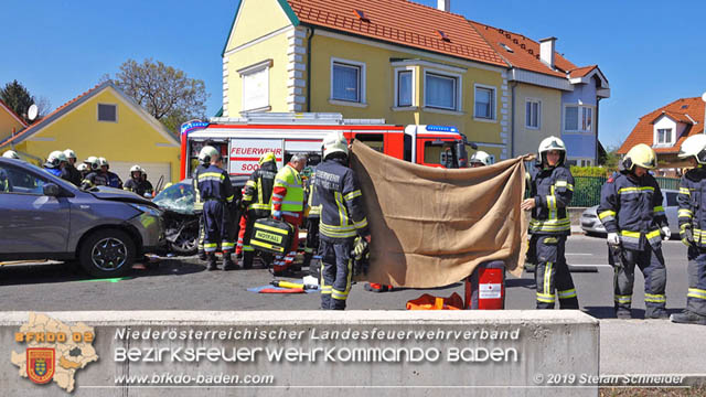 20190420 Schwerer Verkehrsunfall auf der LB212 im Ortsgebiet von Sooss  Foto:  Stefan Schneider