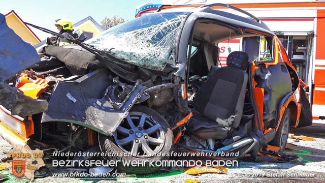 20190420 Schwerer Verkehrsunfall auf der LB212 im Ortsgebiet von Sooss Foto: © Stefan Schneider 20190420 Schwerer Verkehrsunfall auf der LB212 im Ortsgebiet von Sooss Foto: © Stefan Schneider
