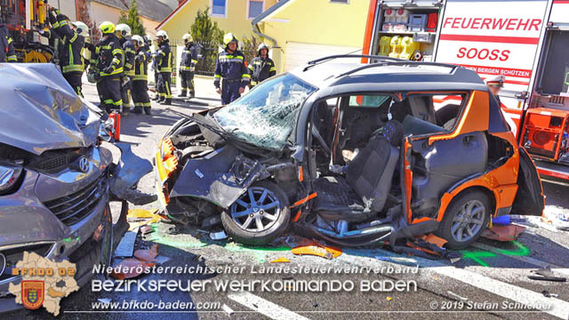 20190420 Schwerer Verkehrsunfall auf der LB212 im Ortsgebiet von Sooss  Foto:  Stefan Schneider