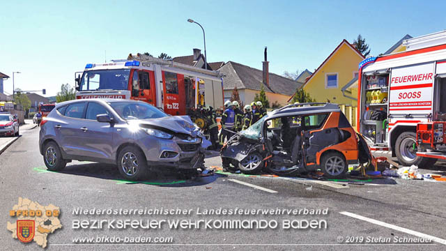 20190420 Schwerer Verkehrsunfall auf der LB212 im Ortsgebiet von Sooß Foto: © Stefan Schneider 20190420 Schwerer Verkehrsunfall auf der LB212 im Ortsgebiet von Sooß Foto: © Stefan Schneider