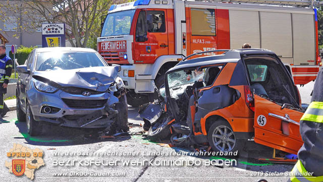 20190420 Schwerer Verkehrsunfall auf der LB212 im Ortsgebiet von Sooss  Foto:  Stefan Schneider