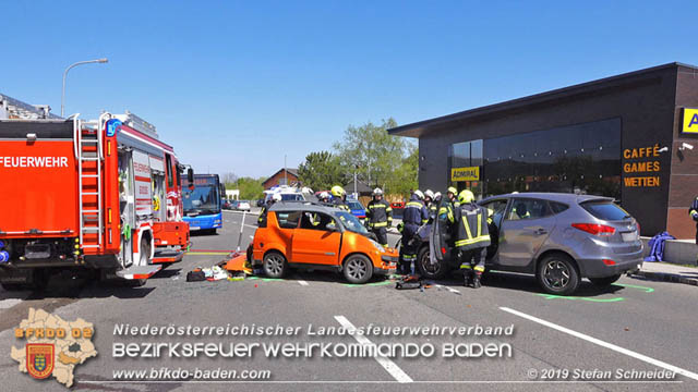 20190420 Schwerer Verkehrsunfall auf der LB212 im Ortsgebiet von Sooss  Foto:  Stefan Schneider