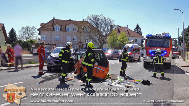 20190420 Schwerer Verkehrsunfall auf der LB212 im Ortsgebiet von Sooss  Foto:  Stefan Schneider