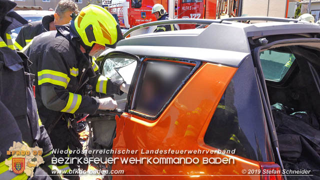 20190420 Schwerer Verkehrsunfall auf der LB212 im Ortsgebiet von Sooss  Foto:  Stefan Schneider