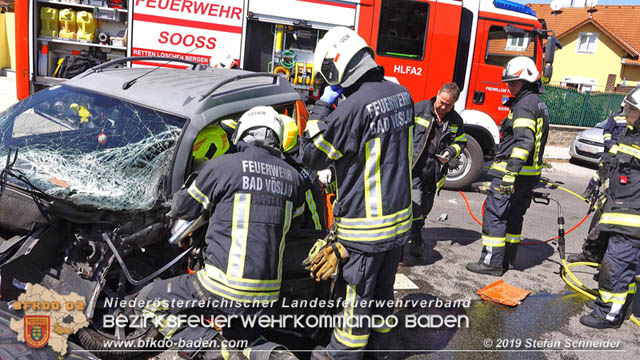 20190420 Schwerer Verkehrsunfall auf der LB212 im Ortsgebiet von Sooss  Foto:  Stefan Schneider