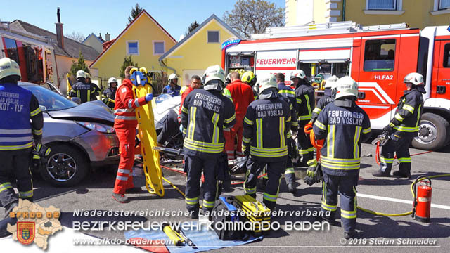 20190420 Schwerer Verkehrsunfall auf der LB212 im Ortsgebiet von Sooss  Foto:  Stefan Schneider