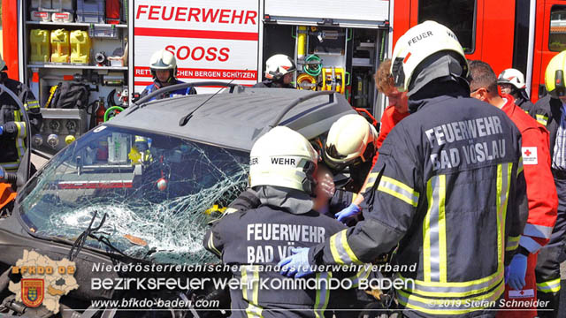 20190420 Schwerer Verkehrsunfall auf der LB212 im Ortsgebiet von Sooss  Foto:  Stefan Schneider