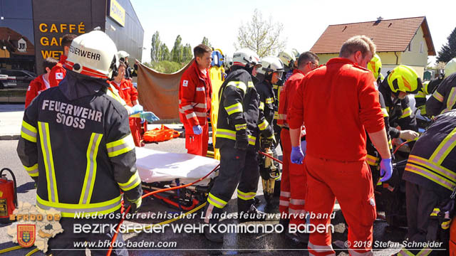 20190420 Schwerer Verkehrsunfall auf der LB212 im Ortsgebiet von Sooss  Foto:  Stefan Schneider