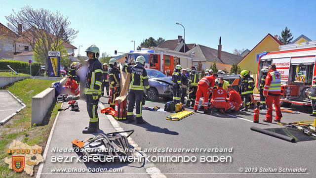 20190420 Schwerer Verkehrsunfall auf der LB212 im Ortsgebiet von Sooss  Foto:  Stefan Schneider