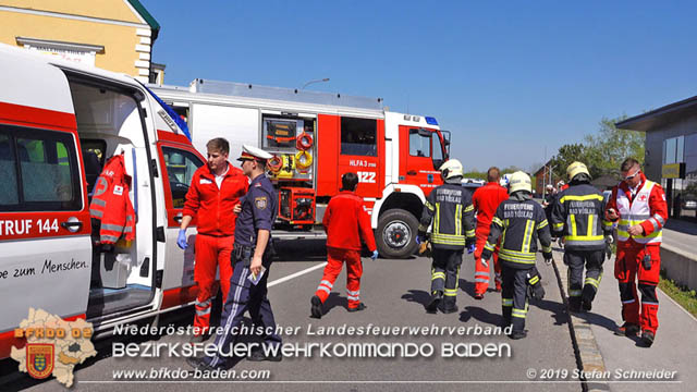 20190420 Schwerer Verkehrsunfall auf der LB212 im Ortsgebiet von Sooss  Foto:  Stefan Schneider