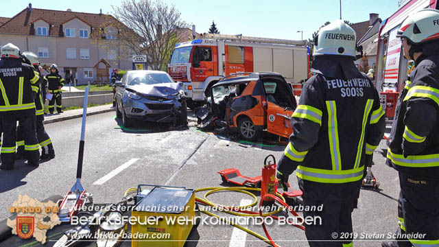 20190420 Schwerer Verkehrsunfall auf der LB212 im Ortsgebiet von Sooss Foto: © Stefan Schneider 20190420 Schwerer Verkehrsunfall auf der LB212 im Ortsgebiet von Sooss Foto: © Stefan Schneider