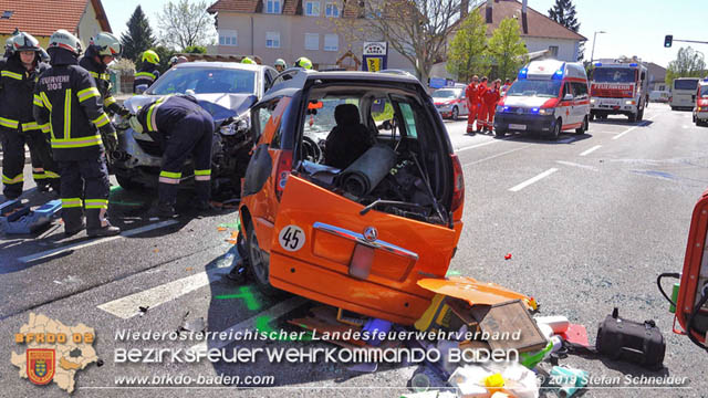 20190420 Schwerer Verkehrsunfall auf der LB212 im Ortsgebiet von Sooss  Foto:  Stefan Schneider