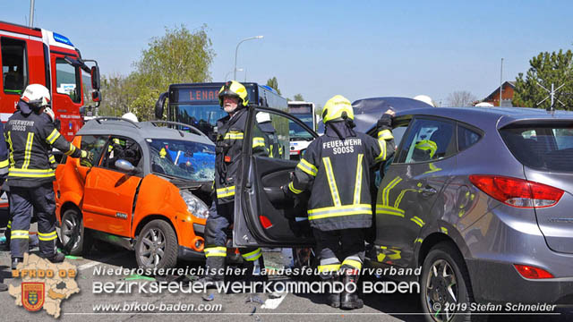 20190420 Schwerer Verkehrsunfall auf der LB212 im Ortsgebiet von Sooss Foto: © Stefan Schneider 20190420 Schwerer Verkehrsunfall auf der LB212 im Ortsgebiet von Sooss Foto: © Stefan Schneider