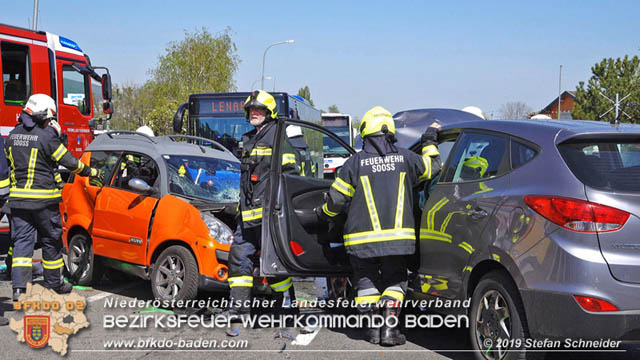 20190420 Schwerer Verkehrsunfall auf der LB212 im Ortsgebiet von Sooss  Foto:  Stefan Schneider