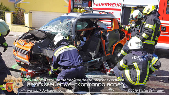 20190420 Schwerer Verkehrsunfall auf der LB212 im Ortsgebiet von Sooss  Foto:  Stefan Schneider