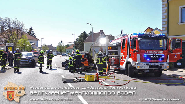 20190420 Schwerer Verkehrsunfall auf der LB212 im Ortsgebiet von Sooss Foto: © Stefan Schneider 20190420 Schwerer Verkehrsunfall auf der LB212 im Ortsgebiet von Sooss Foto: © Stefan Schneider