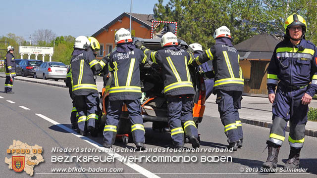 20190420 Schwerer Verkehrsunfall auf der LB212 im Ortsgebiet von Sooss  Foto:  Stefan Schneider