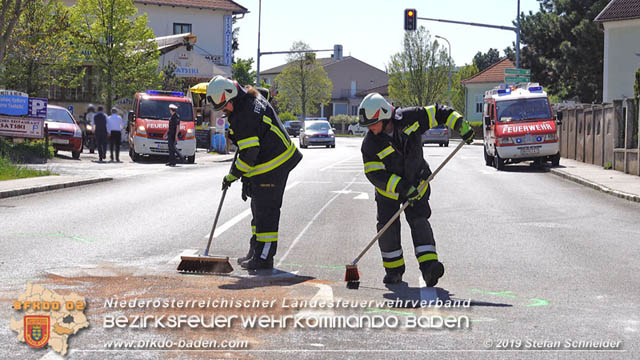 20190420 Schwerer Verkehrsunfall auf der LB212 im Ortsgebiet von Sooss  Foto:  Stefan Schneider