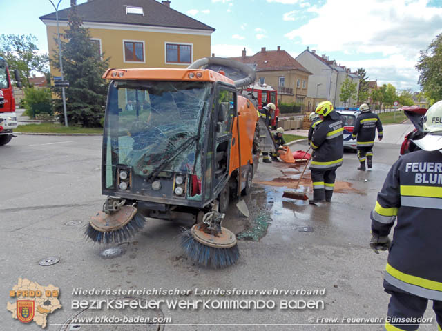 20190510 Verkehrsunfall im Zentrum Blumau-Neurihof  Foto:  Freiwillige Feuerwehr Gnselsdorf