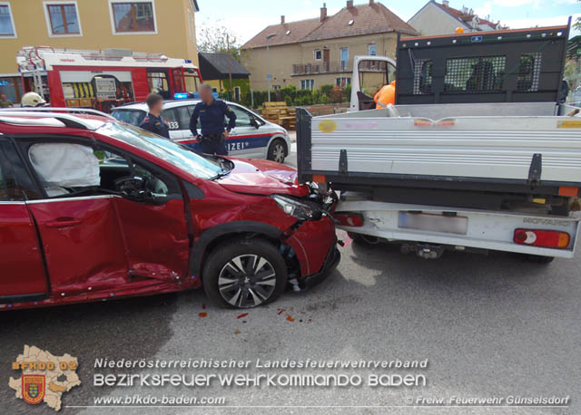 20190510 Verkehrsunfall im Zentrum Blumau-Neurihof  Foto:  Freiwillige Feuerwehr Gnselsdorf