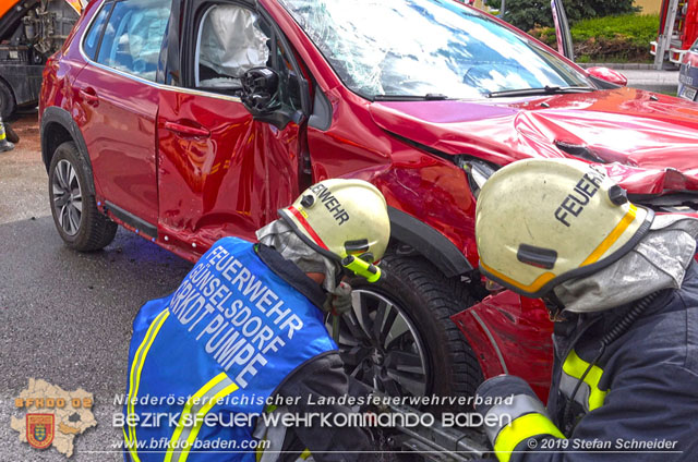 20190510 Verkehrsunfall im Zentrum Blumau-Neurihof  Foto:  Stefan Schneider BFK Baden