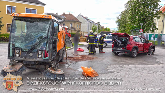 20190510 Verkehrsunfall im Zentrum Blumau-Neurihof  Foto:  Stefan Schneider BFK Baden